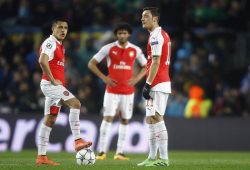 Alexis Sanchezin (vas.) sekä Mesut Özilin (oik.) tulevaisuus Arsenalissa on kaikkea muuta kuin varmaa. Kuva: Alloverpress.fi