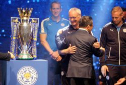 epa05314122 Leicester City Football Club's owner Vichai Srivaddhanaprabha (2-R) embraces Italian manager Claudio Ranieri (2-L) next to the Premier League trophy during an event at the King Power headquarters in Bangkok, Thailand, 18 May 2016. Leicester City, owned by Thai billionaire Vichai Srivaddhanaprabha, is in Thailand to celebrate their title after winning the English Premier League for the first time in the club's history.  EPA/DIEGO AZUBEL
