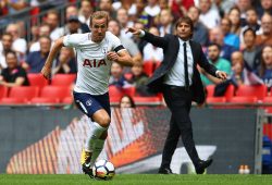 Harry Kane of Tottenham Hotspur and Chelsea manager Antonio Conte