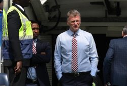 Sunderland manager David Moyes and Sunderland Jermain Defoe stay in the tunnel before