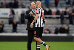 Rafa Benitez manager of Newcastle United congratulates Jonjo Shelvey of Newcastle United after the final whistle