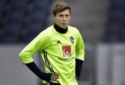 Victor Nilsson Lindelöf, fotbollsspelare, Sverige, landslaget. Träning och mixad zon inför landslagets VM-kval mot Luxemburg och Holland. 2017-10-04 PUBLICATIONxNOTxINxSWE xIVARSSONxJERKERx AB_112042104