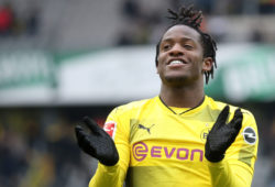 epa06612417 Dortmund's Michy Batshuayi celebrates their win after the German Bundesliga soccer match between Borussia Dortmund and Hannover 96, in Dortmund, Germany, 18 March 2018.  EPA-EFE/FRIEDEMANN VOGEL EMBARGO CONDITIONS - ATTENTION: Due to the accreditation guidelines, the DFL only permits the publication and utilisation of up to 15 pictures per match on the internet and in online media during the match.