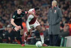 Declan Rice of West Ham United battles with Danny Welbeck of Arsenal while Arsene Wenger manager of Arsenal looks on during the EFL Cup Quarter-Final match between Arsenal and West Ham United at the Emirates Stadium, London, England on 19 December 2017. PUBLICATIONxNOTxINxUK Copyright: xVincexMignottx 18290040