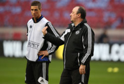 Chelsea interim manager Rafa Benitez gestures to Fernando Torres
