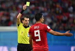 (180620) -- KAZAN, June 20, 2018 -- Omid Ebrahimi (R) of Iran is given a yellow card during a Group B match between Spain and Iran at the 2018 FIFA World Cup WM Weltmeisterschaft Fussball in Kazan, Russia, June 20, 2018. Spain won 1-0. ) (SP)RUSSIA-KAZAN-2018 WORLD CUP-GROUP B-SPAIN VS IRAN LiuxDawei PUBLICATIONxNOTxINxCHN