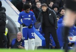 Football - 2017 / 2018 Premier League - Chelsea vs. West Bromwich Albion Chelsea Manager, Antonio Conte was a word with Willian at Stamford Bridge. COLORSPORT/ANDREW COWIE PUBLICATIONxNOTxINxUK