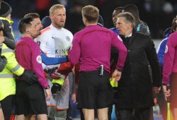 Football - 2017 / 2018 FA Cup - Quarter-Final: Leicester City vs. Tottenham Hotspur Leicester Manager Claude Puel steps in as Kasper Schmeichel is booked by Referee Craig Pawson after the final whistle, at King Power Stadium. COLORSPORT/ANDREW COWIE PUBLICATIONxNOTxINxUK