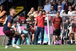 Football - 2018 / 2019 pre-season friendly - Boreham Wood FC vs. Arsenal XI Arsenal manager Unai Emery shouts instructions to his team from the technical area, at Meadow Park. COLORSPORT/ASHLEY WESTERN PUBLICATIONxNOTxINxUK