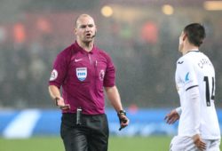 Referee Bobby Madley during the Premier League match between Swansea City and Tottenham Hotspur at the Liberty Stadium, Swansea, Wales on 2 January 2018. PUBLICATIONxNOTxINxUK Copyright: xMarkxHawkinsx PMI-1715