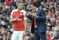 Football - 2018 / 2019 Premier League - Arsenal vs. Manchester City Arsenal manager, Unai Emery gives out instructions to Aaron Ramsey at The Emirates. COLORSPORT/ANDREW COWIE PUBLICATIONxNOTxINxUK