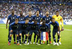 4.07709738 Equipe

En haut de gauche a droite : 
Paul Pogba (France) / Samuel Umtiti (France) / Lucas Hernandez (France) / Raphael Varane / Olivier Giroud (France) / Alphonse Areola ( Gardien goal France)

En bas de gauche a droite :
Antoine Griezmann (France) / Benjamin Pavard (France) / Blaise Matuidi / NGolo N Golo Kante (France) / Kylian Mbappe (France) 
IBL