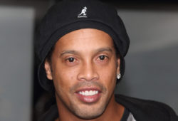 Ronaldinho pictured
Artist Lincoln Townley has created a stunning portrait of Ronaldinho for auctioning at the inaugural Football for Peace Ball on Friday 17th November 2017. The iconic Brazilian footballer appeared at a photocall to publicise the event at the Grange City Hotel, London on Novemeber 14th 2017





 PICTURED: Ronaldinho