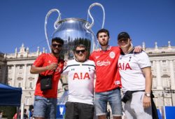 01.06.2019, xkvx, Fussball UEFA Champions League Finale, Tottenham Hotspur - FC Liverpool emspor, v.l. UEFA Champions League Pokal / Trophaee am Koenigspalast in Madrid / Liverpool FC und Tottenham FC Fans (DFL/DFB REGULATIONS PROHIBIT ANY USE OF PHOTOGRAPHS as IMAGE SEQUENCES and/or QUASI-VIDEO) Madrid *** 01 06 2019, xkvx, Football UEFA Champions League Final, Tottenham Hotspur FC Liverpool emspor, v l UEFA Champions League Trophy Trophy at the Royal Palace in Madrid Liverpool FC and Tottenham FC Fans DFL DFB REGULATIONS PROHIBIT ANY USE OF PHOTOGRAPHS as IMAGE SEQUENCES and or QUASI VIDEO Madrid