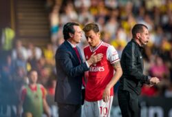 Arsenal manager Unai Emery with Mesut Özil of Arsenal after the player is substituted during the Premier League match between Watford and Arsenal at Vicarage Road, Watford, England on 16 September 2019. PUBLICATIONxNOTxINxUK Copyright: xAndyxRowlandx PMI-3051-0006