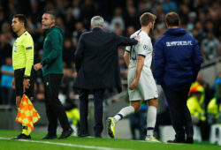 Soccer Football - Champions League - Group B - Tottenham Hotspur v Olympiacos - Tottenham Hotspur Stadium, London, Britain - November 26, 2019  Tottenham Hotspur's Eric Dier with manager Jose Mourinho after being substituted off  REUTERS/Eddie Keogh  X01801