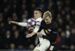 Tottenham's Giovani Lo Celso, left, fights for the ball with Leipzig's Emil Forsberg during a first leg, round of 16, Champions League soccer match between Tottenham Hotspur and Leipzig at the Tottenham Hotspur Stadium in London, England, Wednesday Feb. 19, 2020. (AP Photo/Matt Dunham)  HAS154
