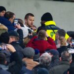 Tottenham-pelaajalla keitti yli Norwich-tappion jälkeen – ryntäsi katsomoon kannattajan kimppuun