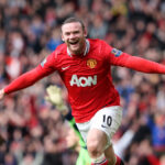 Ainutlaatuinen mahdollisuus! Manchester Unitedin Suomen suurlähettiläs lahjoitti Wayne Rooneyn signeeraaman pelipaidan hyväntekeväisyyshuutokauppaan – tarjolla myös Lukas Hradeckyn pelipaita ja hanskat