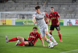 Sport Bilder des Tages SC Freiburg - Bayer 04 Leverkusen, 29.05.2020 Dominique Heintz SC Freiburg, l. gegen Kai Havertz Leverkusen, r.. Fussball: 1. Bundesliga: Saison 19/20: 29. Spieltag: SC Freiburg - Bayer 04 Leverkusen, 29.05.2020 Foto: Markus Gilliar/GES/POOL via David Inderlied/Kirchner-Media Nur für journalistische Zwecke Only for editorial use Gemäß den Vorgaben der DFL Deutsche Fußball Liga ist es untersagt, in dem Stadion und/oder vom Spiel angefertigte Fotoaufnahmen in Form von Sequenzbildern und/oder videoähnlichen Fotostrecken zu verwerten bzw. verwerten zu lassen. DFL regulations prohibit any use of photographs as image sequences and/or quasi-video. National and international news-agencies out. Freiburg BW Deutschland *** SC Freiburg Bayer 04 Leverkusen, 29 05 2020 Dominique Heintz SC Freiburg, l against Kai Havertz Leverkusen, r Sport Football 1 Bundesliga Season 19 20 29 Matchday SC Freiburg Bayer 04 Leverkusen, 29 05 2020 Photo Markus Gilliar GES POOL via David Inderlied Kirchner Media Only for journalistic purposes Only for editorial use According to the regulations of the DFL Deutsche Fußball Liga it is prohibited to use or have used photographs taken in the stadium and/or of the match in the form of sequence images and/or video-like photo sequences DFL regulations prohibit any use of photographs as image sequences and or quasi video National and international news agencies out Freiburg BW Germany Poolfoto Kirchner-Media/David Inderlied/Markus Gilliar/GES/POOL ,EDITORIAL USE ONLY