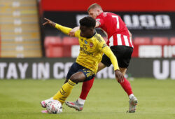 Soccer Football - FA Cup - Quarter Final - Sheffield United v Arsenal - Bramall Lane, Sheffield, Britain - June 28, 2020 Arsenal's Bukayo Saka in action with Sheffield United's John Lundstram, as play resumes behind closed doors following the outbreak of the coronavirus disease (COVID-19) REUTERS / Andrew Boyers / Pool X03813