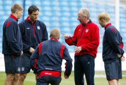 England soccer coach Sven Goran Eriksson talks to members of his squad, from left, Steven Gerrard, Frank Lampard, captain David Beckham, and Paul Scholes, during a training session at the City of Manchester Stadium in Manchester, England, Monday May 31 2004. England play Japan in an international friendly on Tuesday, as part of their preparations for the Euro 2004 championships. (AP Photo/Paul Ellis) 
COPYRIGHT SCANPIX SWEDEN Code: 436