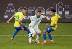 epa07690842 Argentina's Lionel Messi (C) in action against Everton Soares (L) and Philippe Coutinho (R) of Brazil during the Copa America 2019 semi-finals soccer match between Brazil and Argentina at Mineirao Stadium in Belo Horizonte, Brazil, 02 July 2019.  EPA-EFE/PAULO FONSECA