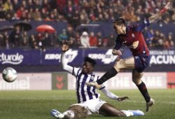 epa08139582 Osasuna's Chimy Avila (R) in action against Real Valladolid's Mohammed Salisu (L) during a Spanish LaLiga soccer match between Osasuna and Real Valladolid at the El Sadar stadium in Pamplona, Navarra, northern Spain, 18 January 2020.  EPA-EFE/Jesus Diges