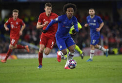 epa08247836 Willian (R) of Chelsea in action against Benjamin Pavard (L) of Bayern Munich during the UEFA Champions League Round of 16, first leg match between Chelsea FC and Bayern Munich in London, Britain, 25 February 2020.  EPA-EFE/NEIL HALL
