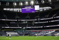 September 27, 2020, London, United Kingdom: Tottenham's players wait for a VAR decision during the Premier League match at the Tottenham Hotspur Stadium, London. Picture date: 27th September 2020. Picture credit should read: David Klein/Sportimage.