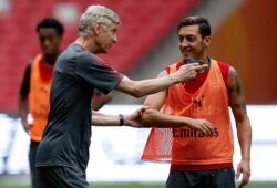 (170721) -- BEIJING, July 21, 2017 -- Arsene Wenger, manager of Arsenal talks with his player Mesut Ozil during a training session for the pre-season soccer match between Arsenal and Chelsea at National Stadium in Beijing, capital of China, on July 21, 2017. ) (SP)CHINA-BEIJING-SOCCER-CHELSEA VS ARSENAL-TRAINING(CN) WangxLili PUBLICATIONxNOTxINxCHN