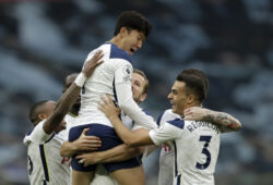 Tottenham's Son Heung-min celebrates in the arms of Harry Kane after scoring the opening goal during the English Premier League soccer match between Tottenham Hotspur and West Ham United at the Tottenham Hotspur Stadium in London, England, Sunday, Oct. 18, 2020. (AP photo/Matt Dunham, Pool)  TH101